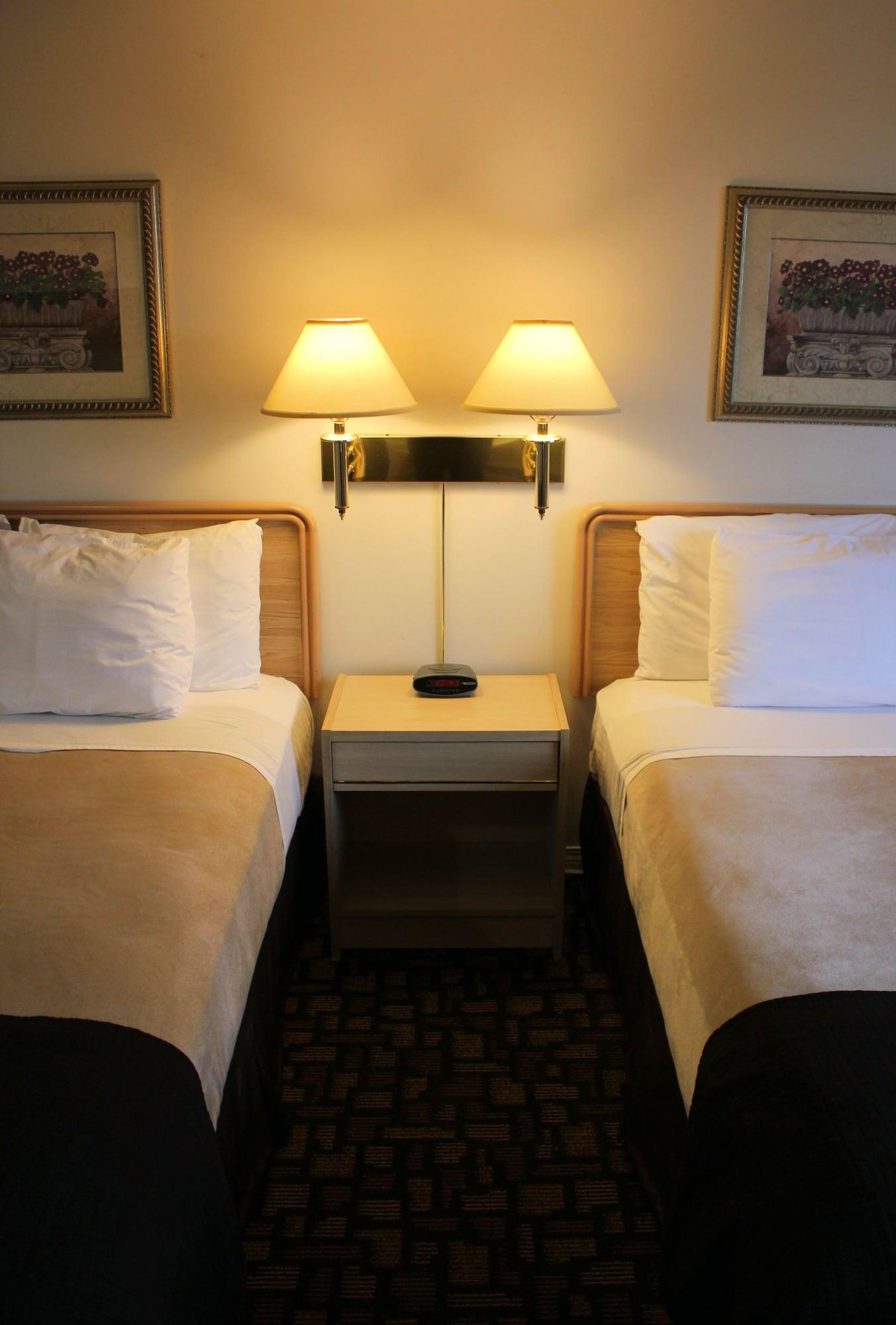 Travelodge By Wyndham برينس ألبرت المظهر الخارجي الصورة