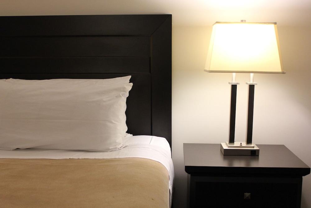 Travelodge By Wyndham برينس ألبرت المظهر الخارجي الصورة
